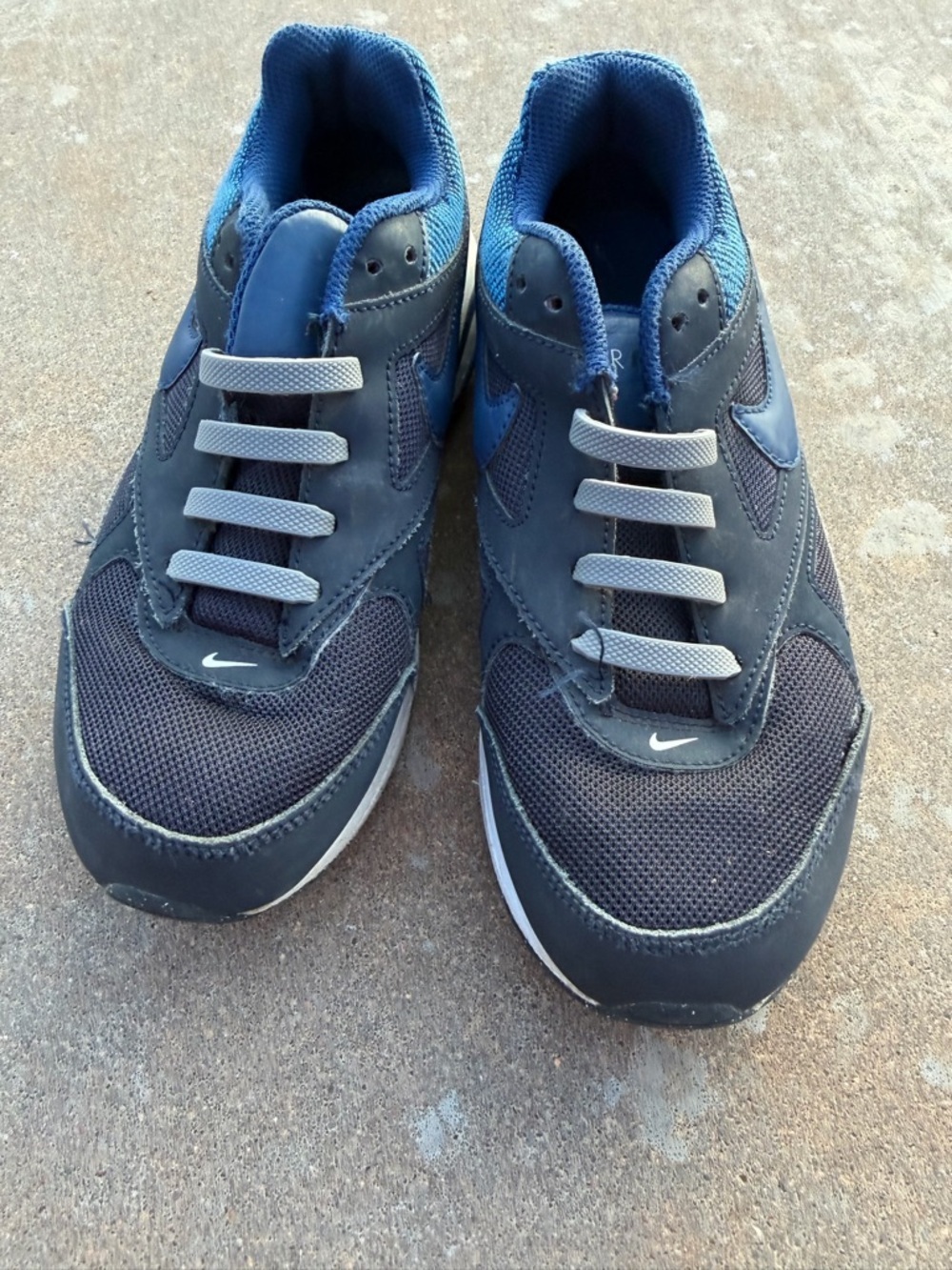 Nike Air Max IVO 'Dark Obsidian Youth Kids Size 3